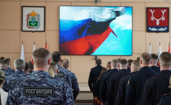 В Нарьян-Маре провели торжественную церемонию награждения в честь 10-летия Росгвардии