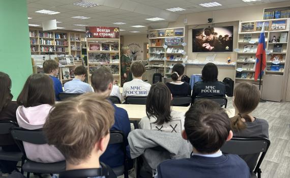 Ненецкая центральная библиотека провела интерактивное занятие для школьников в честь 10-летия Росгвардии
