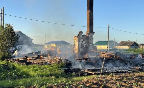 Пожар в деревне Пылемец: дом уничтожен, один человек погиб