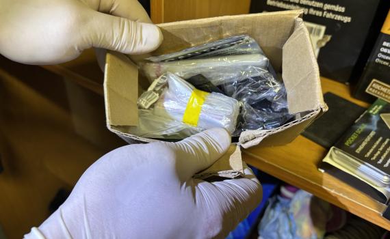 Полицейские пресекли деятельность межрегиональной группы, занимавшейся сбытом наркотиков на территории НАО